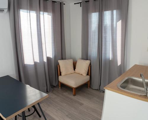 Facilities, KINGS SQUARE Holiday Apartments in Polis