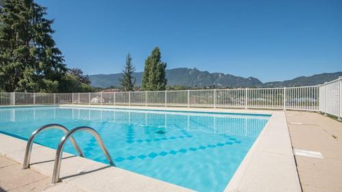 Studio moderne,parking,piscine,tennis,terrasse.