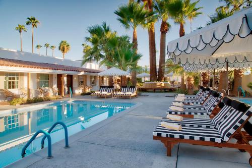 215810307 Dive Palm Springs