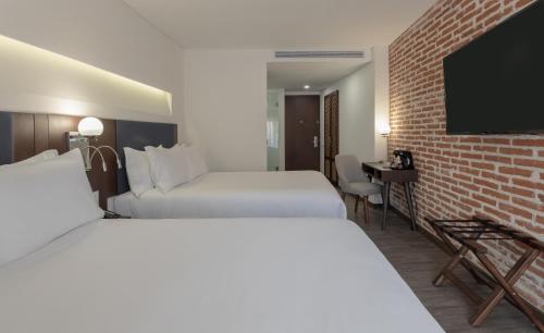 2 double beds