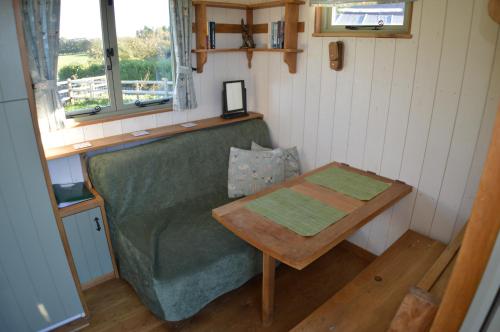 Rose Shepherds Hut - image 6