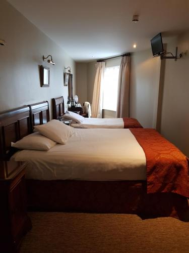 JBs Bar & Guest Accommodation in Кілкенні