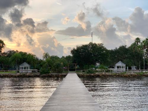 Bayside Retreat in Ruskin (FL)