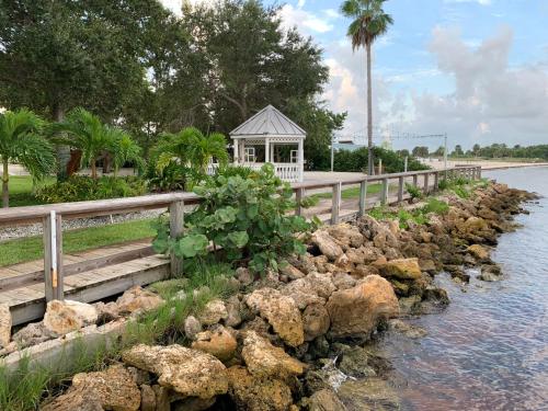 Bayside Retreat in Ruskin (FL)