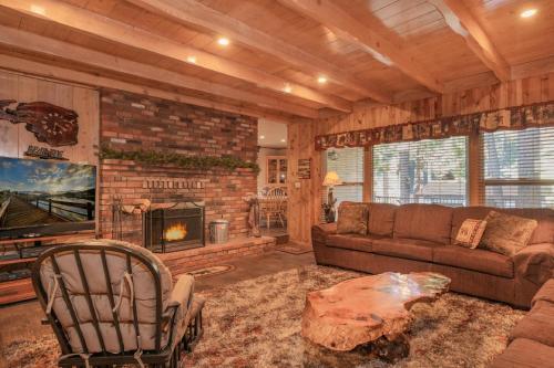 Bear Hug Hideout - image 4
