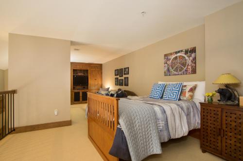 2 Bedrooms w/ Large Loft + 2.5 Baths - Sleeps 8. Free Grocery Delivery! - image 3