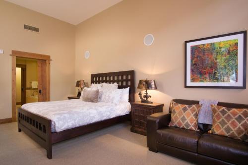 2 Bedrooms w/ Large Loft + 2.5 Baths - Sleeps 8. Free Grocery Delivery! - image 8