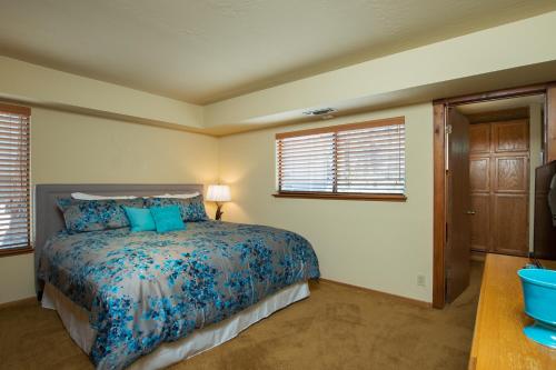 Beautiful Northstar Home with Golf Course View. Free Grocery Delivery! - image 4