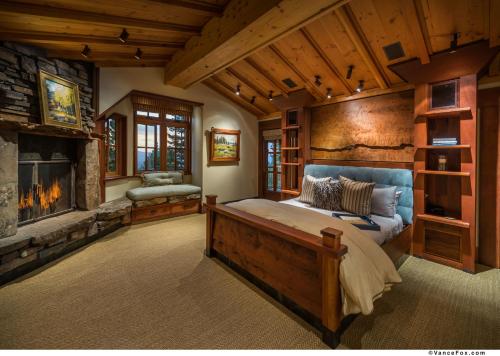 Stunning Big Springs Residence with Private Hot Tub! - Gray Wolf Northstar - image 6