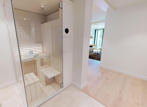White Pearl Apartment 2.06 - image 3
