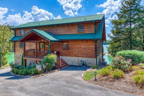 Majestic Lakefront Lodge in Sevierville, USA