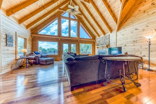 Majestic Lakefront Lodge in Sevierville, USA