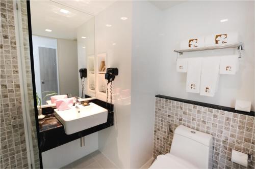 Hotel Clover Patong Phuket - SHA Plus