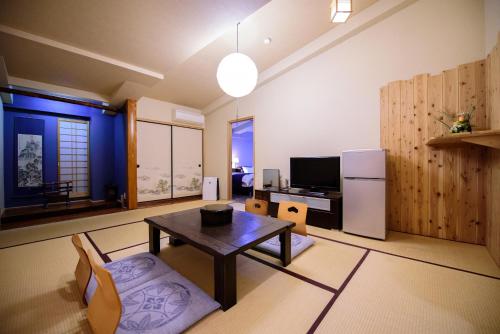 room detail thumbnail 1