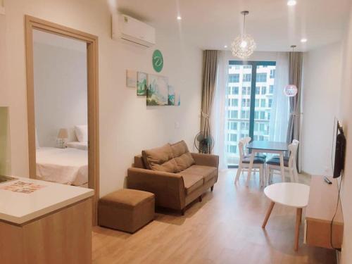 DTJ Hometel Ha Long DTJ Hometel Ha Long is a popular choice amongst travelers in Halong, whether exploring or just passing through. Both business travelers and tourists can enjoy the propertys facilities and services. D