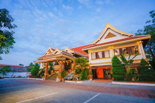 E-Outfitting Vang Thong Hotel