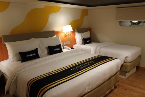 Doulos Phos The Ship Hotel Room Type - Deluxe Plus - Twin