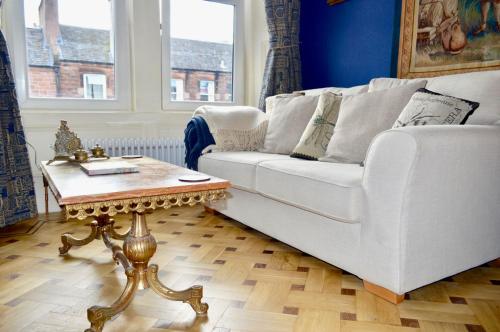 Imperial Themed Boutique 1 Bedroom Flat Off Leith Walk, , Edinburgh and the Lothians