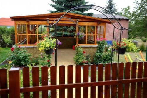 Penzion Tři Koruny - budova Valerie (Penzion Tri Koruny - budova Valerie) in Satov