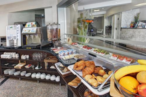 Food and beverages, Hotel Nuevo Triunfo in Poble Sec