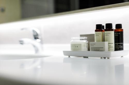 Modern 1BD Apartment close to the Acropolis Museum by UPSTREET - image 8