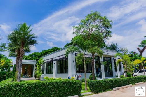 餐飲選擇, 拉利瓦精品酒店 (La Riva Boutique Hotel ) in 甘烹碧市中心
