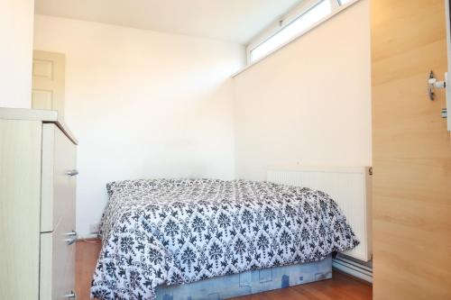 Elmslie Point - Deluxe Guest Room 3, , London