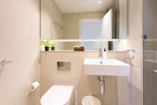 Scarlett · Docklands Delight Balcony, Gym & Pool
