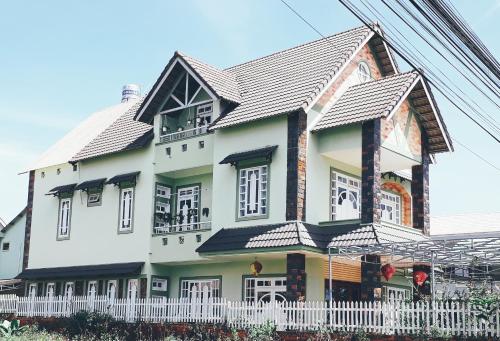 Sunny Villa