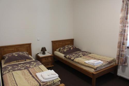 2 twin beds