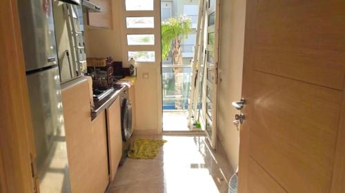 keuken, F3 Casabay beach sidi rahal vue sur piscine in Sidi Rahal