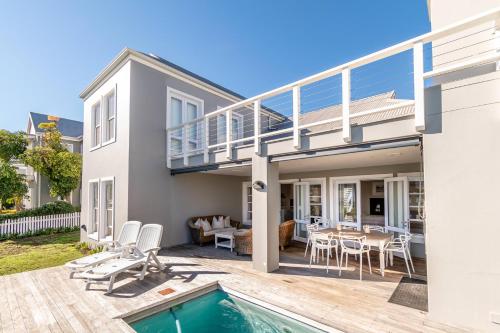 

Luxurious & welcoming holiday living