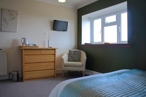 Rooms by No2 Troon Road No2 Troon Road is a popular choice amongst travelers in Troon, whether exploring or just passing through. The hotel offers guests a range of services and amenities designed to provide comfort and conv