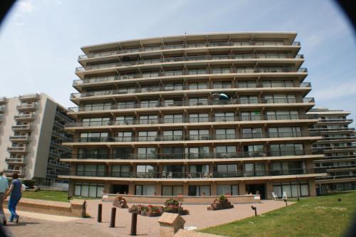  Studio Westland nabij zee en Esplanade, Ferienwohnung in De Panne
