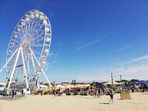 Studio Westland nabij zee en Esplanade in De Panne