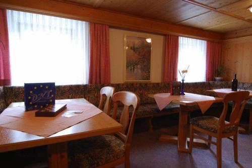 Restaurant, Gasthof Hirschen in Kappl