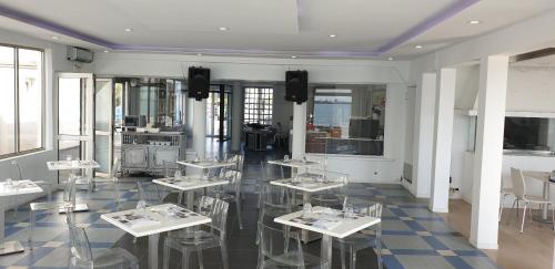 Hotel Restaurant Calypso à 10 M De La Plage Fos Sur Mer