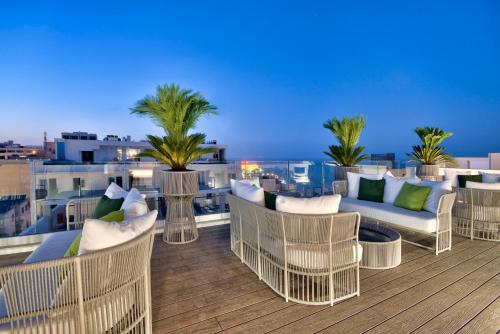 สระว่ายน้ำ, โรงแรมวาเลนตินา (Valentina Hotel) in เซนต์จูเลี่ยนส์