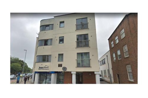 Horseshoe Apartments - image 3