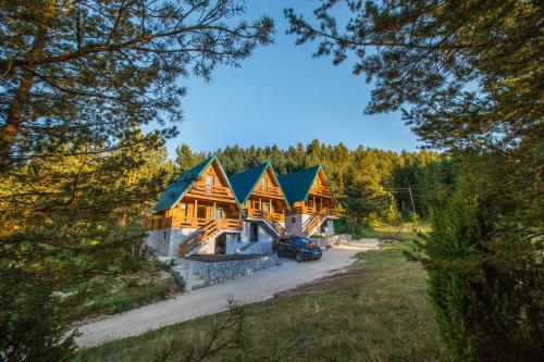 2 bedrooms, 4 beds