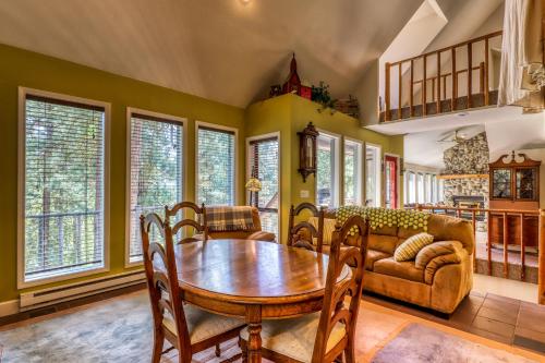 Crown Point Hideaway