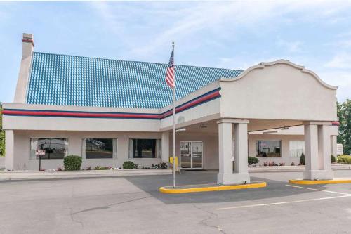Home Towne Suites