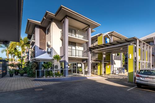 Įėjimas, Southern Cross Atrium Apartments in Kairnsas