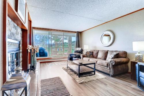 Spacious And Modern 2Br Premier- The Pines- Kids Ski Free Condo in Keystone, USA