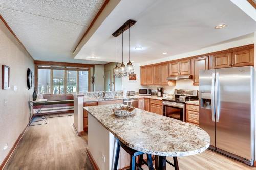 Spacious And Modern 2Br Premier- The Pines- Kids Ski Free Condo in Keystone, USA