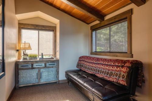 9064 Woodland Drive Home - image 2