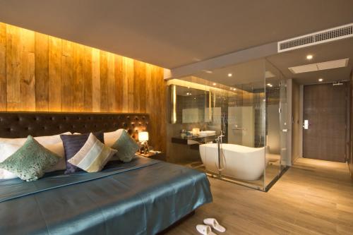 Le Coral Beach Resort & Cafe Room Type - Deluxe Double Room with Sea View
