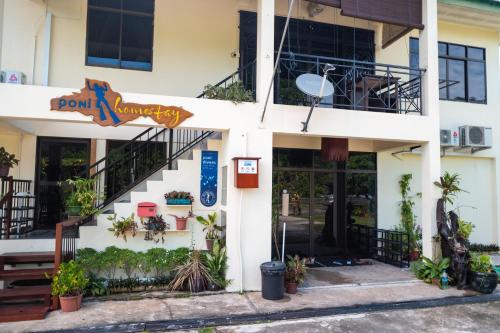 Poni Homestay