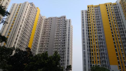Nice 2BR at Springlake Summarecon Bekasi Apartment By Travelio - image 2