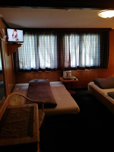 Petit Helvetia Budget Hotel - image 4